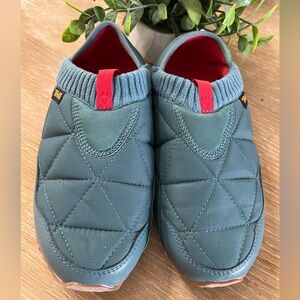 Teva Women's Quilted Moccasins in Teal and Red